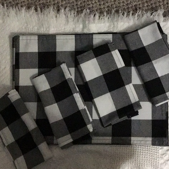 Buffalo plaid, black & white check table placemats with 4 matching napkins. - Picture 2 of 2